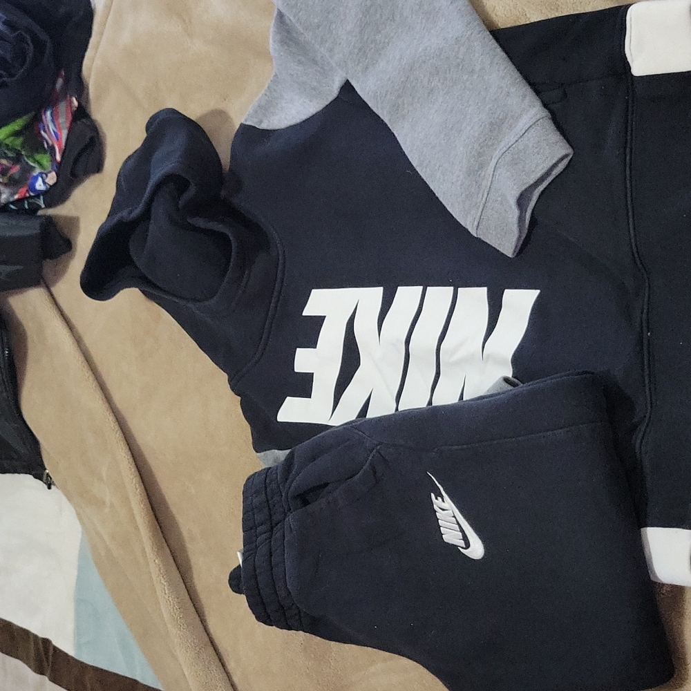 Boys Nike 2 PC Sweatsuit